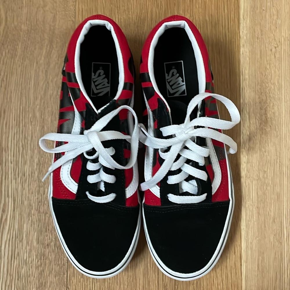 VANS Boys/Girls Junior Size 6.0 Old Skool "VANS LOGO" Red/Black White Stripe